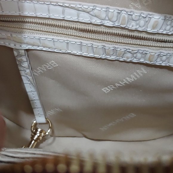 Host Pick BRAHMIN AMELIA CROC EMBOSSED CROSSBODY - Picture 6 of 17